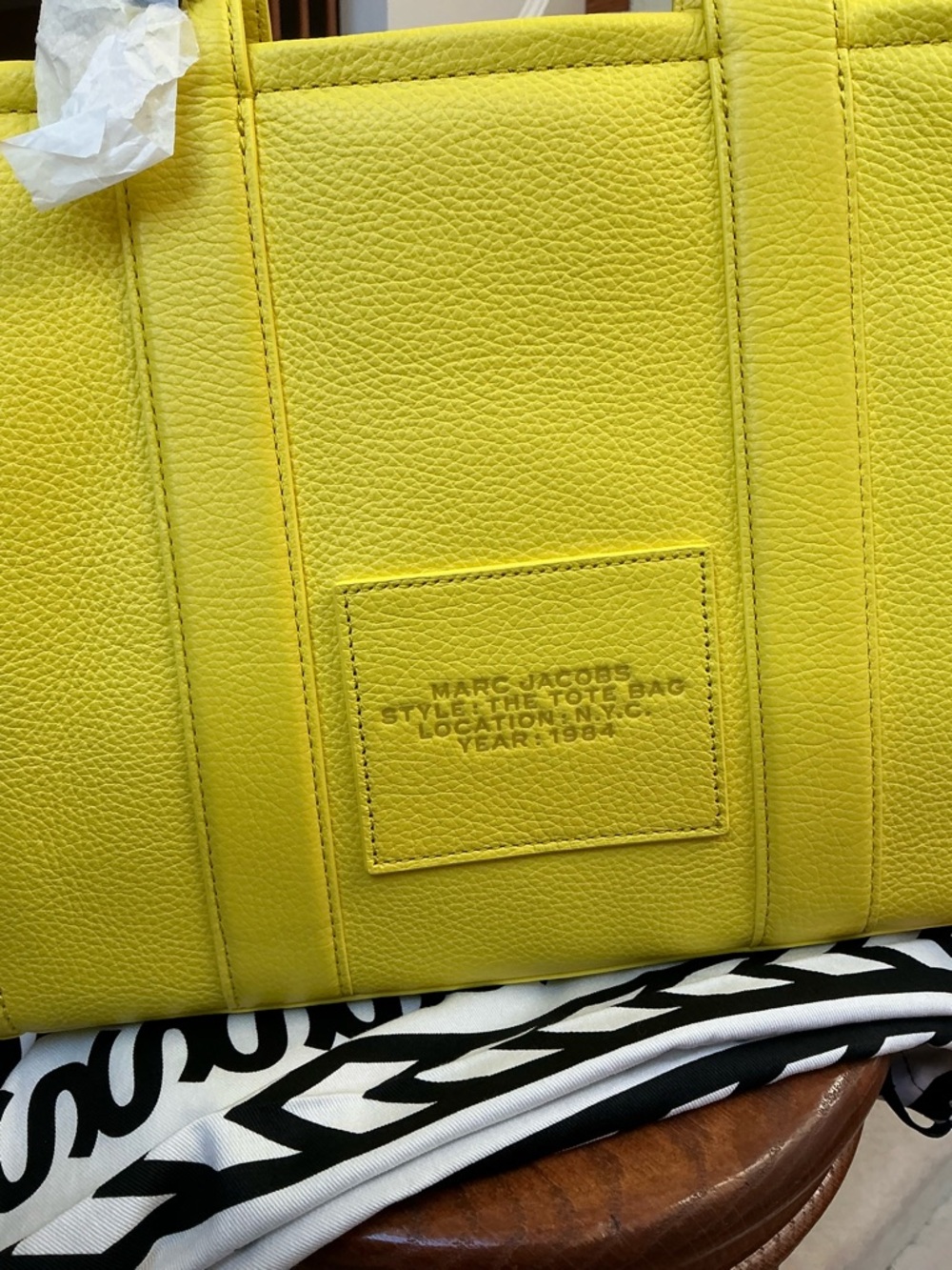 NWT MARC JACOBS CUSTOM PAINTED PARROT YELLOW MEDIUM LEATHER TOTE BAG - Picture 5 of 16